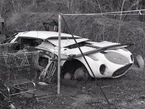 Die Überreste des Ferrari 375 Plus im Garten von Karl Kleve