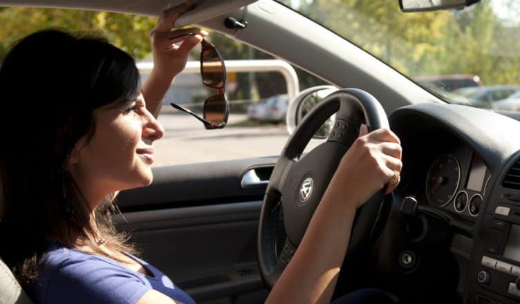 Welche Sonnenbrille eignen sich zum Autofahren?