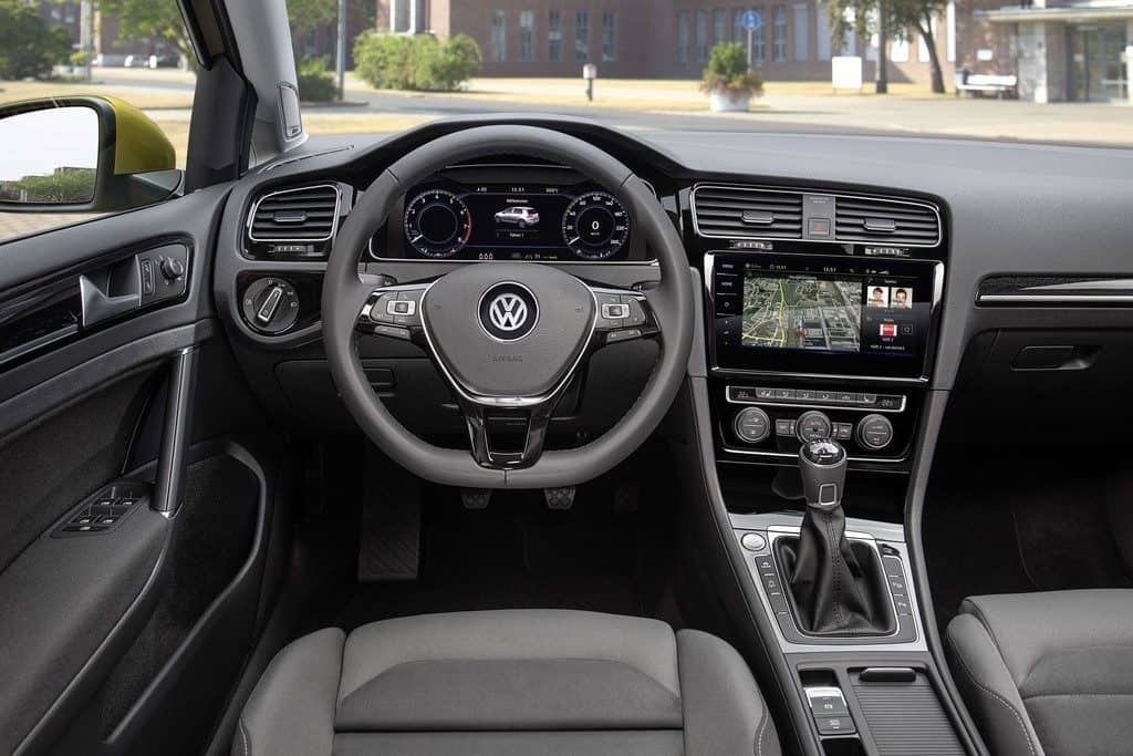 VW Golf VII Facelift 2017 Cockpit