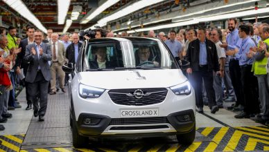 Produktionsstart: Opel-Chef Dr. Karl-Thomas Neumann fuhr in Saragossa den ersten Crossland X vom Band