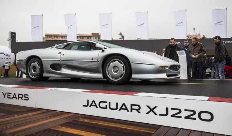 Jaguar XJ 220 beim AvD-Oldtimer-Grand-Prix 2017