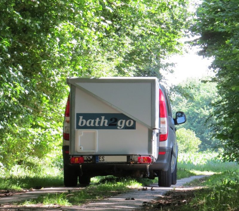 Bath2go: Sanitärabteil als Heckaufsatz für Campingbusse