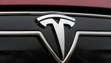 Deutscher Autofahrer verbrennt in einem Tesla